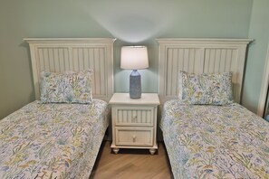 Bügeleisen/Bügelbrett, WLAN, Bettwäsche