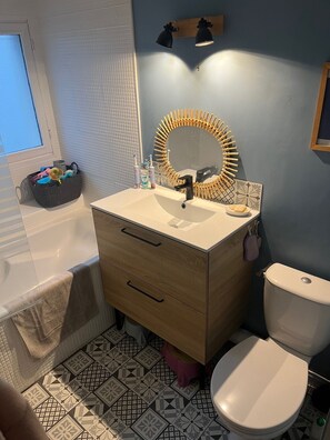 Bathroom - House with garden, near Nantes, close to the Atlantic coast (Sainte-Luce-sur-Loire)