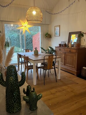 Dining - House with garden, near Nantes, close to the Atlantic coast (Sainte-Luce-sur-Loire)