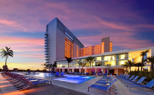 3 Crystal Shores Beachfront Resort & Spa, Hot Tub!