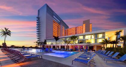 3 Crystal Shores Beachfront Resort & Spa, Hot Tub!