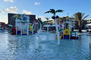 Children’s area - Feet in the sand and a beautiful view. (Ipojuca)