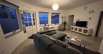 Gemütliches rundes Bungalow mit guten Anbindungen