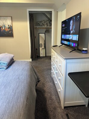 1 bedroom, desk, iron/ironing board, free WiFi