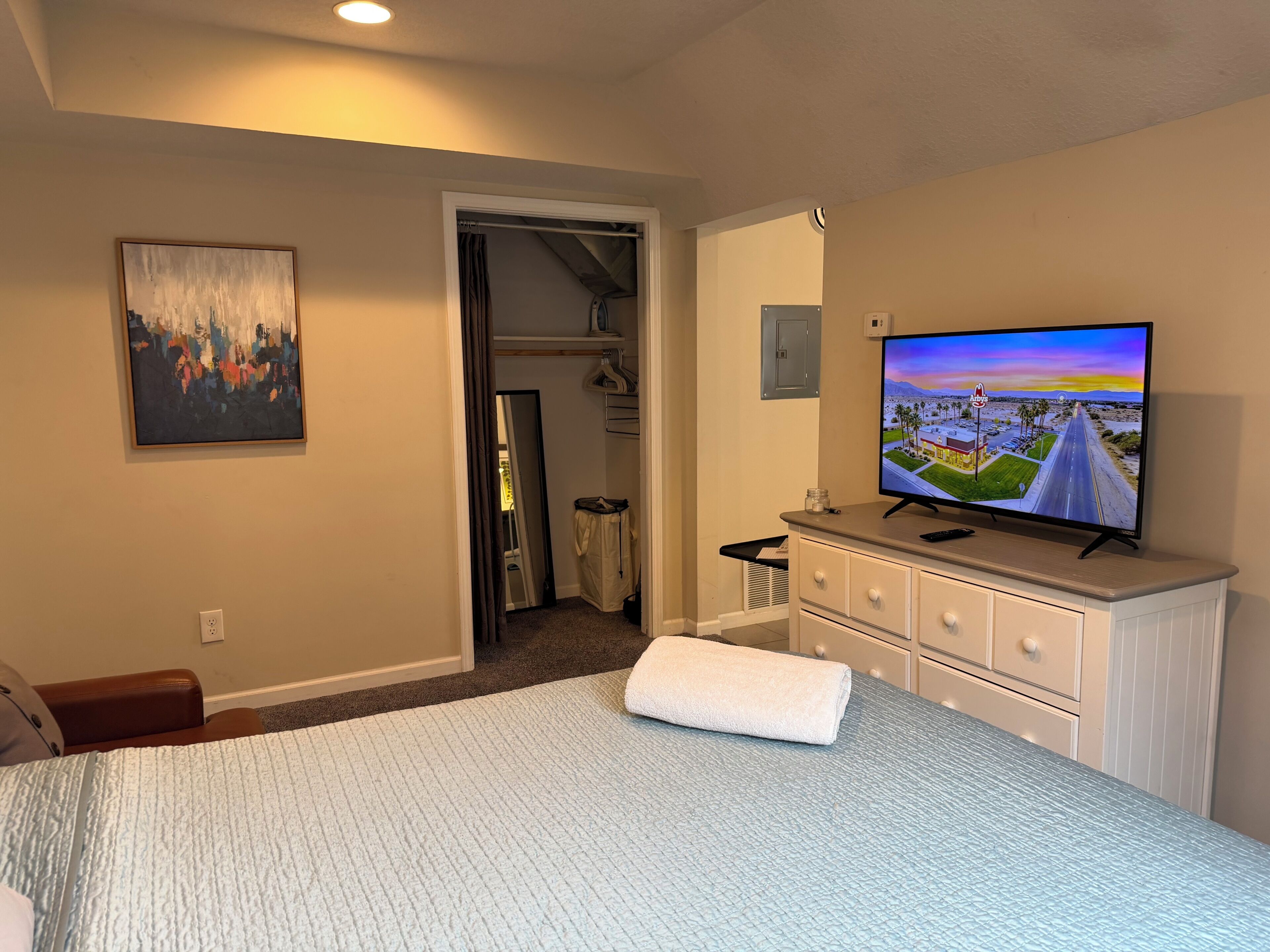 1 chambre, bureau, fer et planche à repasser, Wi-Fi gratuit