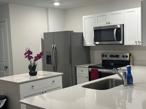 Brand new luxurious home with free unlimited massage in Raleigh