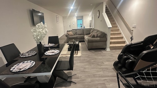 Brand new luxurious home with free unlimited massage in Raleigh