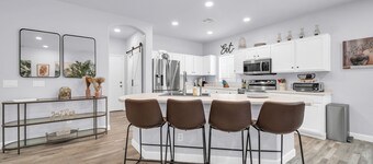 Casa Oasis:Relaxing 4BR Retreat w/ Heated Pool, Sleeps 11.