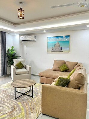 Desk, laptop workspace, iron/ironing board, free WiFi - AQUA GARDENS APARTMENTS (Mombasa)