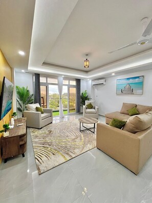 Desk, laptop workspace, iron/ironing board, free WiFi - AQUA GARDENS APARTMENTS (Mombasa)