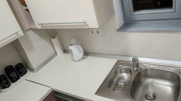 Microonde, forno, piano cottura, lavastoviglie