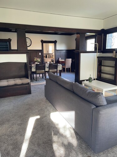 3BR 2BA Remodeled Craftsman in Wallingford with Mt. Rainier view and Green Lake,