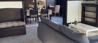 3BR 2BA Remodeled Craftsman in Wallingford with Mt. Rainier view and Green Lake,