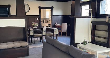 3BR 2BA Remodeled Craftsman in Wallingford with Mt. Rainier view and Green Lake,