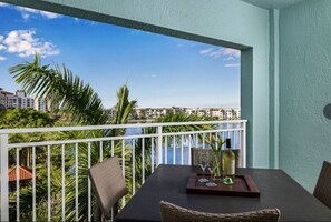 Outdoor dining - Marriott's Villas at Doral Two-Bedroom Two-Bath Villa, Sleeps 6 (Miami)