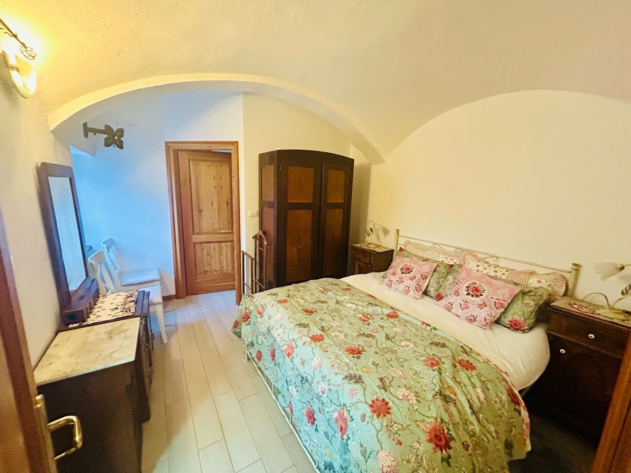 1 Schlafzimmer, Schreibtisch, Bügeleisen/Bügelbrett, Reisekinderbett