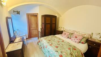 1 Schlafzimmer, Schreibtisch, Bügeleisen/Bügelbrett, Reisekinderbett