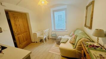 Fernseher, Bücher, Computerbildschirme