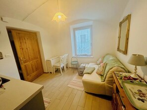 Télévision, livres, écrans d'ordinateur