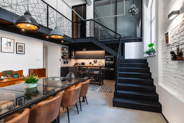 Fridge, microwave, oven, stovetop - Luxury Family Home 3BR / 3BA 200m² Duplex | A/C | Walkable area | (Budapest)