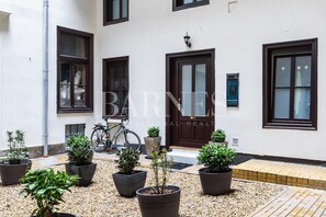 Exterior detail - Luxury Family Home 3BR / 3BA 200m² Duplex | A/C | Walkable area | (Budapest)
