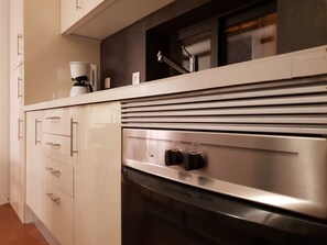 Fridge, oven, dishwasher, electric kettle - FLH Cascais Charming Old Town (Cascais)