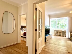 TV - FLH Cascais Charming and Peaceful Apartment (Cascais)