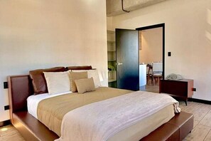 1 bedroom, iron/ironing board, Internet, bed sheets - Entire place: guesthouse in Guatemala City, Guatemala (Guatemala)