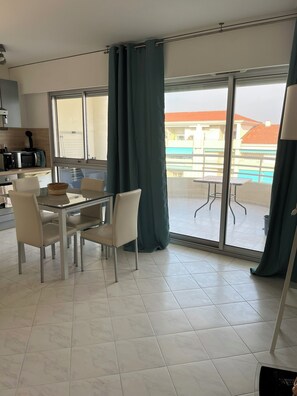 Dining - Studio air-conditioned 3 mn beach from saturday to saturday Antibes juan les pins (Antibes)