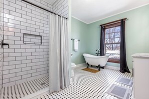 Dusche, Handtücher, Seife, Toilettenpapier