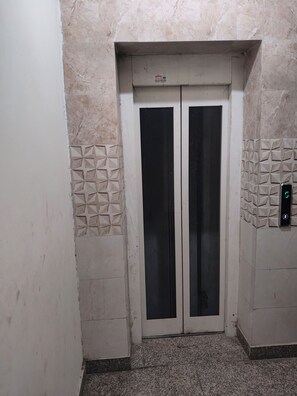 Interior - Private 1BHK APT in South Delhi -couple friendly Near Qutub Minar, Max Hospital (New Delhi)
