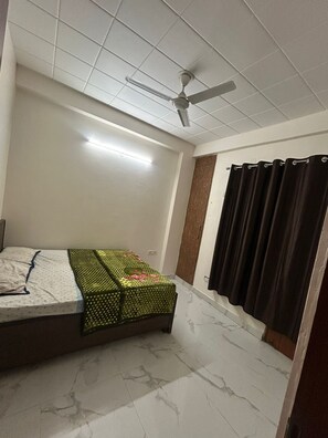 WiFi, bed sheets - Private 1BHK APT in South Delhi -couple friendly Near Qutub Minar, Max Hospital (New Delhi)