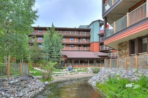 Exterior - Superb 2-Bedrm Condo near main street Breckenridge. Ski in, walk or shuttle out (Breckenridge)