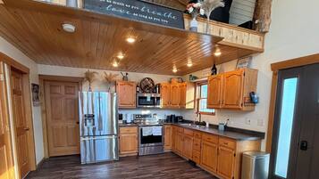 Mikroaaltouuni, uuni, liesi, leivänpaahdin