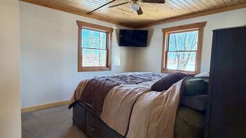 2 bedrooms, desk, free WiFi, bed sheets