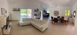 Living area - VILLA WITH SWIMMING POOL 10X4.5 SOUTH CORSICA ON 2000 M2 FENCED GARDEN (Sari-Solenzara)