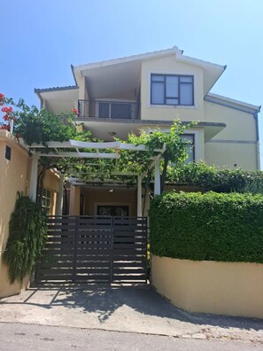 Exterior - Dare Apartment with private pool and garden (Kaštel Sućurac)