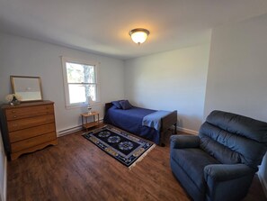 10 habitaciones, escritorio, wifi gratis y ropa de cama 