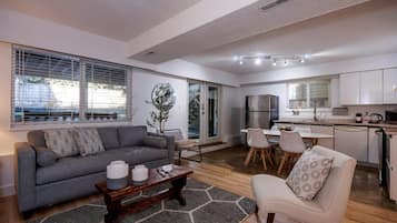 Smart TV, computer monitors