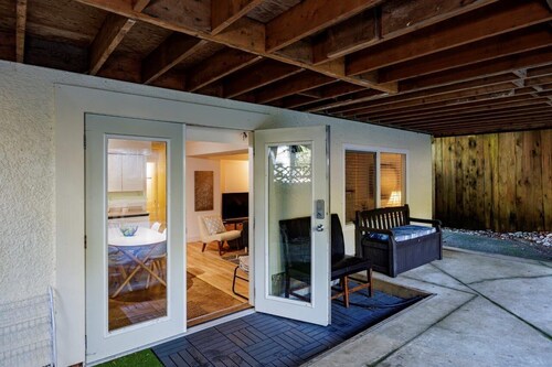 World Cup Stay & Nature Retreat in North Vancouver near Mt.Seymour & Deep Cove