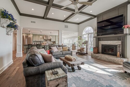 WORLD CUP OASIS! SPACIOUS, PRIVATE home on 8 acres! Sleeps 8 adults with HOT TUB