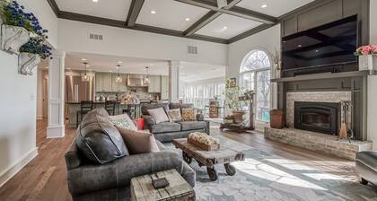 WORLD CUP OASIS! SPACIOUS, PRIVATE home on 8 acres! Sleeps 8 adults with HOT TUB