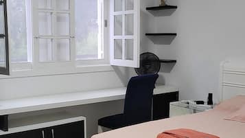 4 chambres, fer et planche Ă repasser, accĂšs Internet, draps fournis