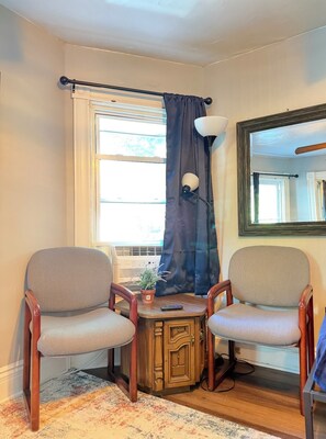 Interior - Cozy studio in tranquil Rochester with refreshing AC breeze (Rochester)