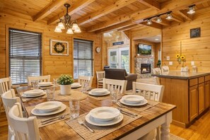 Dining - Amazing Grace: Family Cabin w/Games, Golf, Hot Tub (Sevierville)