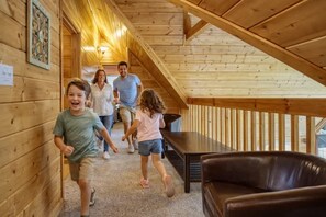 Lobby - Amazing Grace: Family Cabin w/Games, Golf, Hot Tub (Sevierville)