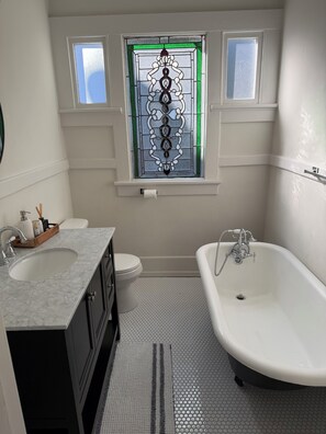 Dusche, Handtücher, Toilettenpapier