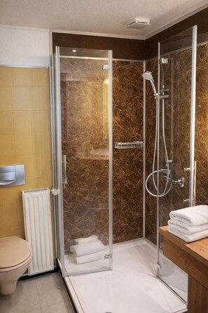 Bathroom - Vrbo Property (Thale)