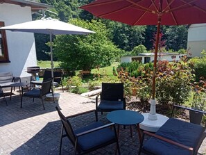 Outdoor dining - Vrbo Property (Thale)