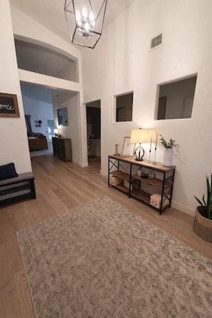 Interior - Desert Oasis - Near Stadiums, Spring Training, & Golf (Avondale)